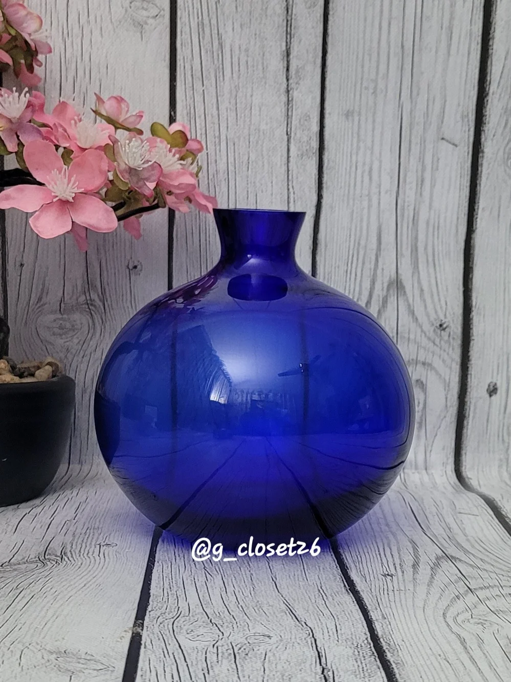 Gorgeous Design Cobalt Round Bud Vase